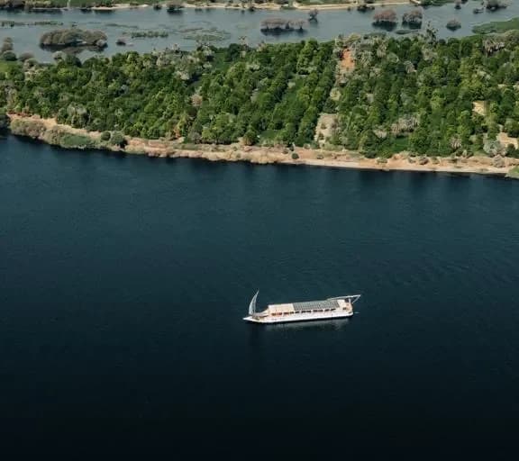 Le Mandala sur le Nil, au large d'une île